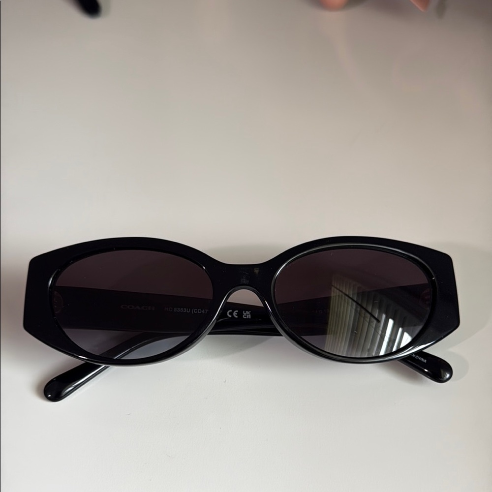 Coach sunglasses HC8353U